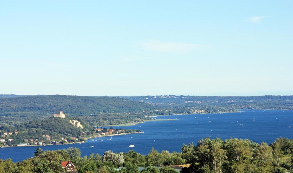 Tre Laghi Hotel Nebbiuno エクステリア 写真