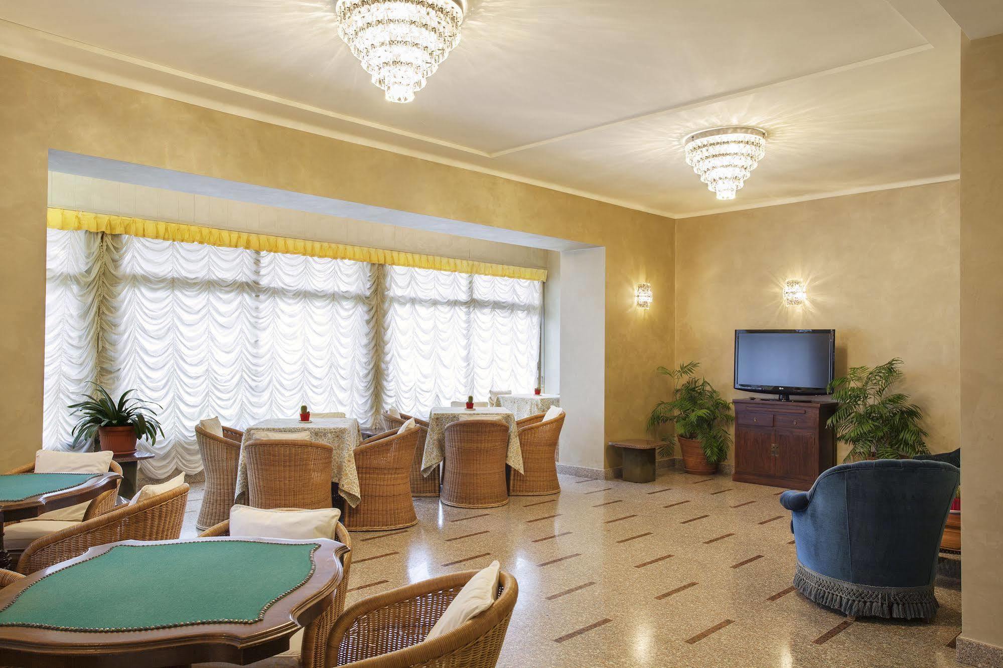Tre Laghi Hotel Nebbiuno エクステリア 写真
