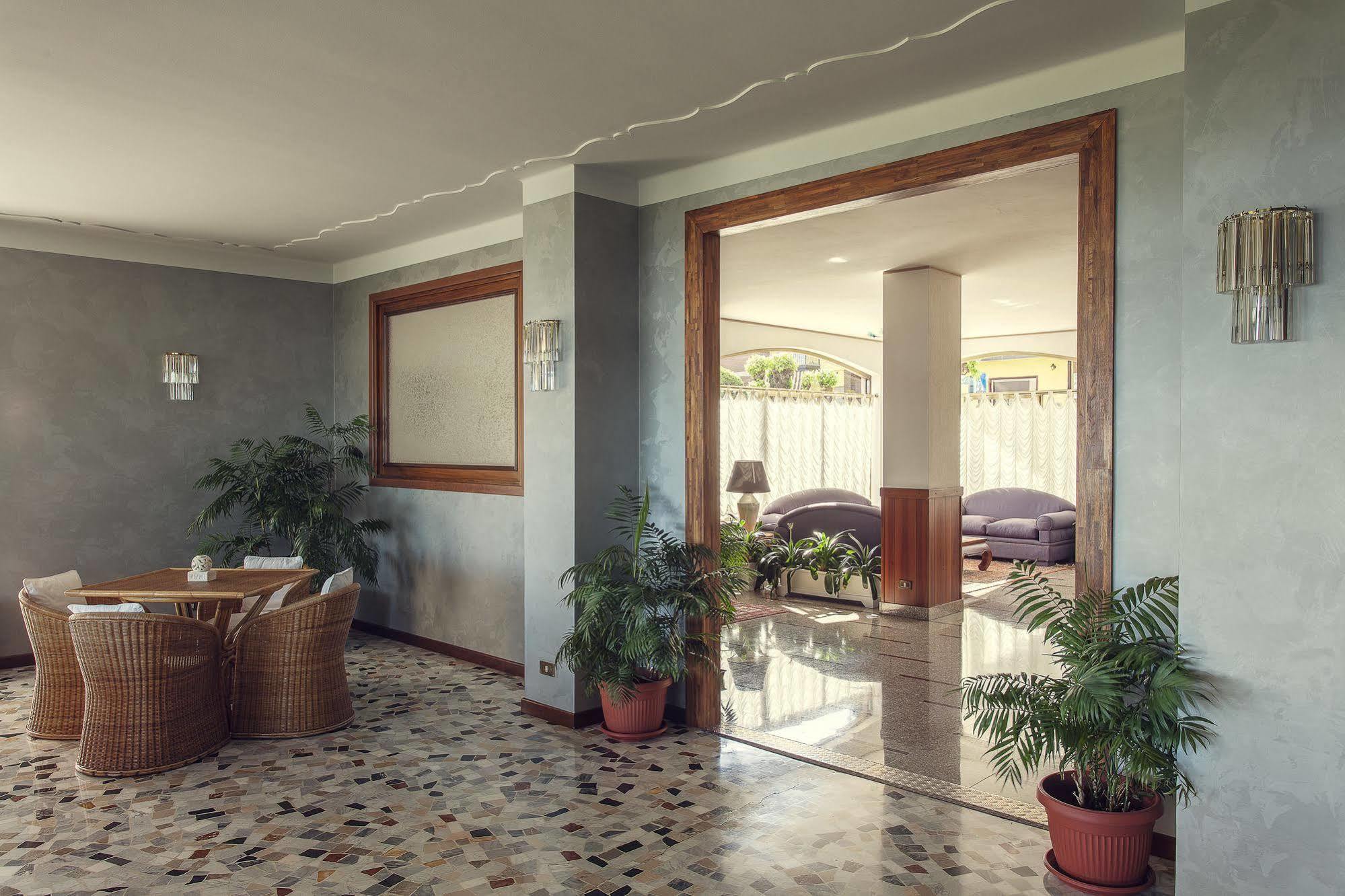 Tre Laghi Hotel Nebbiuno エクステリア 写真