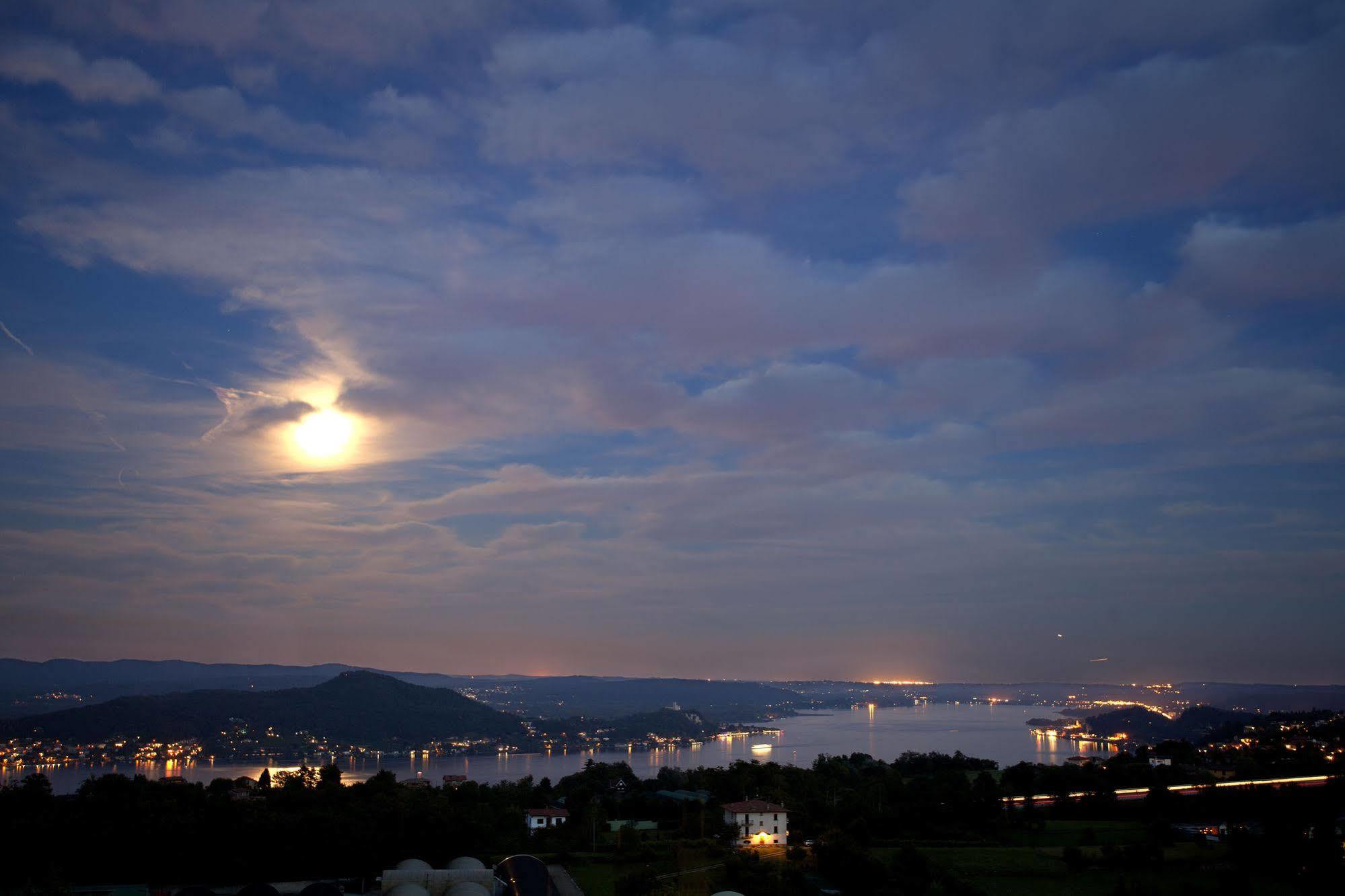 Tre Laghi Hotel Nebbiuno エクステリア 写真